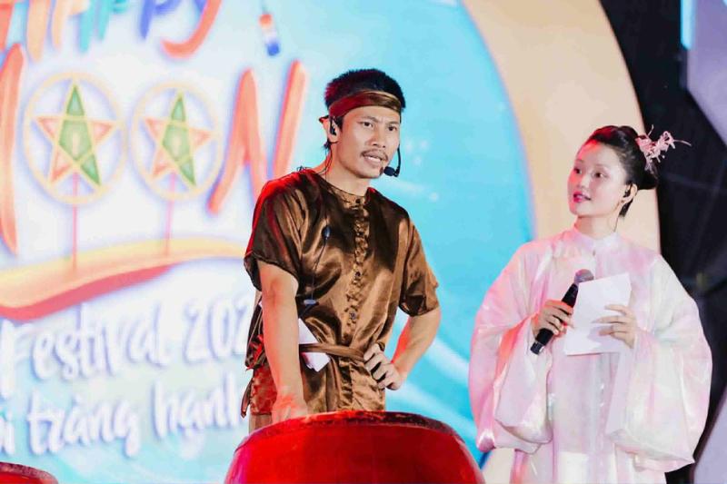 Nữ MC VTV gây chú ý khi ‘sánh đôi’ cùng Phương Nam ‘Mưa đỏ’ là ai?- Ảnh 1.