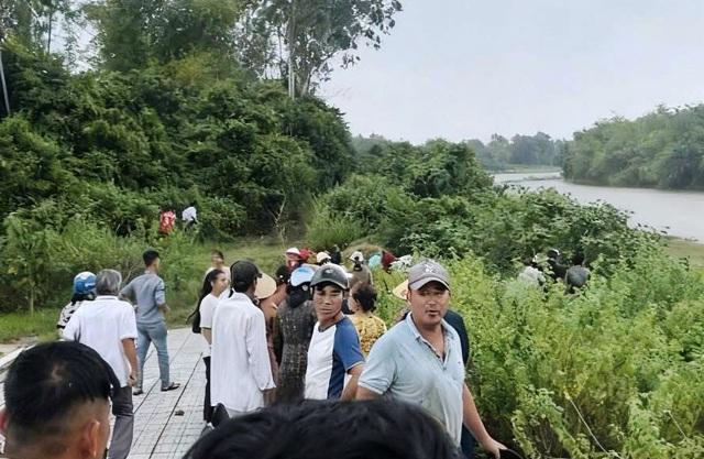 Đà Nẵng: Tìm kiếm người phụ nữ nghi trượt chân rơi xuống sông khi đi chăn bò - Ảnh 1. Đà Nẵng: Tìm kiếm người phụ nữ nghi trượt chân rơi xuống sông khi đi chăn bò - Ảnh 1.