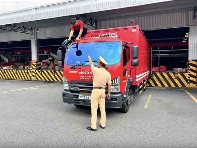 Hiểm họa điểm mù giao thông và giải pháp an toàn cần thực hiện ngay - Ảnh 1.