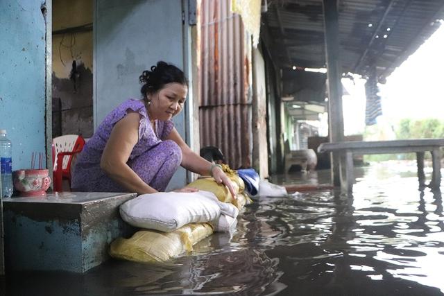 Mưa lớn suốt ngày, tiến độ chống ngập ra sao?- Ảnh 1. Mưa lớn suốt ngày, tiến độ chống ngập ra sao?- Ảnh 1.