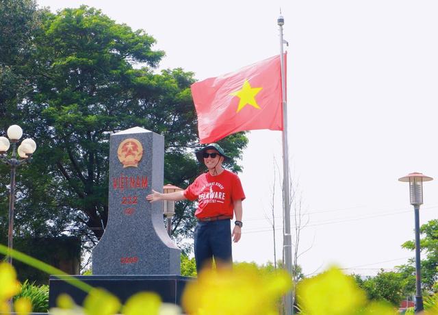 TP.HCM có 'tour cột mốc', gặp các chiến sĩ biên phòng- Ảnh 1. TP.HCM có 'tour cột mốc', gặp các chiến sĩ biên phòng- Ảnh 1.