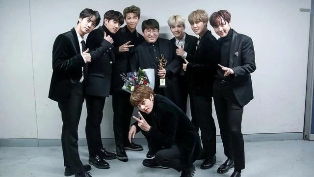 Chủ tịch HYBE Bang Si Hyuk bị cấm xuất cảnh - Ảnh 1.