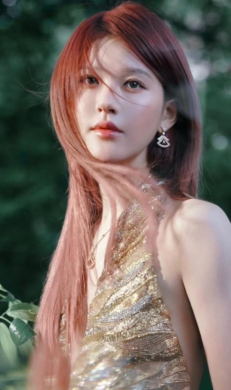 Triệu Lộ Tư vượt Địch Lệ Nhiệt Ba, trở thành nữ diễn viên được quan tâm nhất- Ảnh 1. Triệu Lộ Tư vượt Địch Lệ Nhiệt Ba, trở thành nữ diễn viên được quan tâm nhất- Ảnh 1.