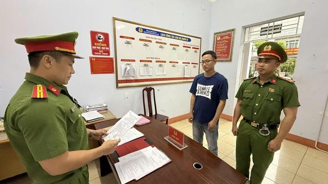 Bắt tạm giam phó phòng ngân hàng lừa đảo 4,8 tỉ đồng - Ảnh 1.