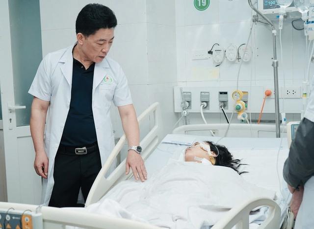 Nữ điều dưỡng bị đâm 11 nhát khi ngăn kẻ dùng dao tấn công nhiều người- Ảnh 1.