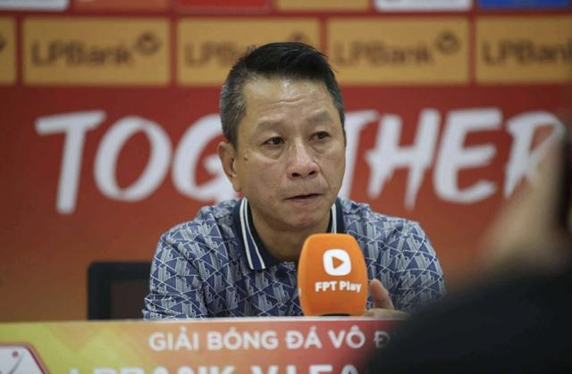 HLV Văn Sỹ Sơn thay Huy Hoàng, dẫn dắt SLNA: Ghế nóng càng nóng! - Ảnh 1. HLV Văn Sỹ Sơn thay Huy Hoàng, dẫn dắt SLNA: Ghế nóng càng nóng! - Ảnh 1.