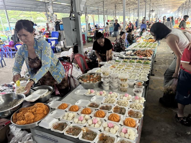 Cầm 100 . 000 Đồng trải nghiệm chợ chồm hổm ở Vị Thanh lúc 3 giờ sáng - Ảnh 7.