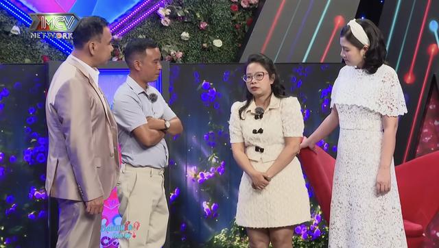 Nữ thu ngân 43 tuổi đi hẹn hò, yêu cầu bạn đời phải 'thương 6 con mèo'  - Ảnh 1.