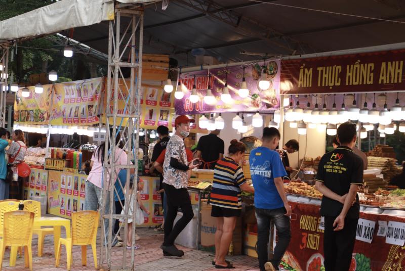 Ngày đầu lễ hội ẩm thực chay ở TP.HCM: Hấp dẫn hàng trăm món 'đẹp như tranh'- Ảnh 14. Ngày đầu lễ hội ẩm thực chay ở TP.HCM: Hấp dẫn hàng trăm món 'đẹp như tranh'- Ảnh 14.