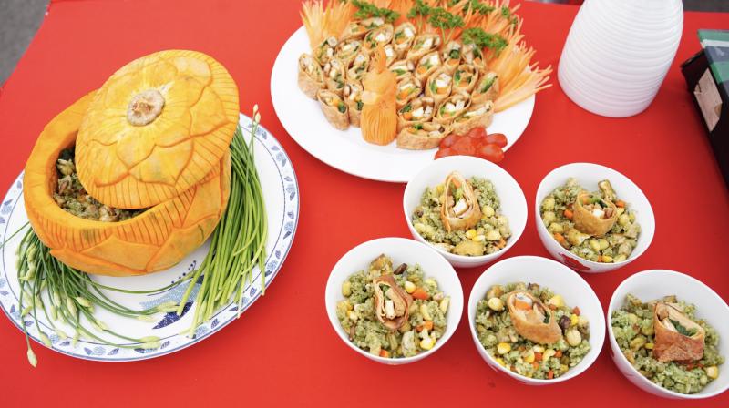 Ngày đầu lễ hội ẩm thực chay ở TP.HCM: Hấp dẫn hàng trăm món 'đẹp như tranh'- Ảnh 5. Ngày đầu lễ hội ẩm thực chay ở TP.HCM: Hấp dẫn hàng trăm món 'đẹp như tranh'- Ảnh 5.