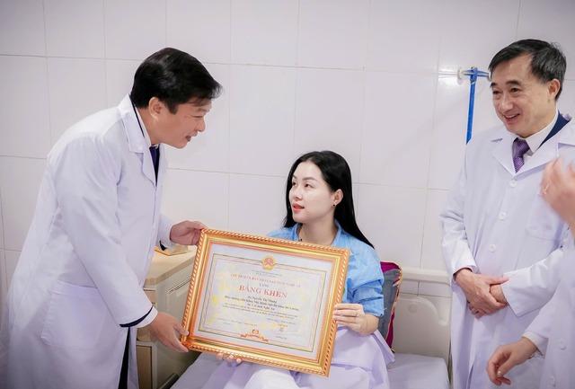 Bộ Y tế tặng bằng khen 4 điều dưỡng dũng cảm bảo vệ bệnh nhân- Ảnh 2. Bộ Y tế tặng bằng khen 4 điều dưỡng dũng cảm bảo vệ bệnh nhân- Ảnh 2.
