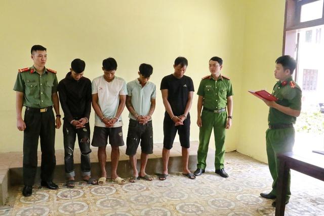 Bắt 4 nghi phạm trộm cắp tài sản của người dân chạy lũ- Ảnh 1. Bắt 4 nghi phạm trộm cắp tài sản của người dân chạy lũ- Ảnh 1.