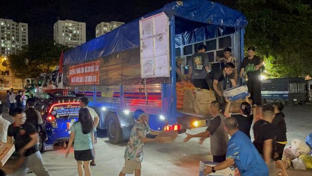 Hàng cứu trợ chất đầy ngã sáu Buôn Ma Thuột gửi đồng bào vùng lũ miền Bắc - Ảnh 4.