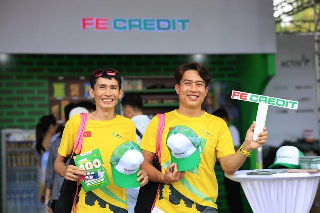 FE CREDIT truyền cảm hứng 'sống khỏe - tài chính chủ động' tại Marathon Đất Sen Hồng 2025- Ảnh 4. FE CREDIT truyền cảm hứng 'sống khỏe - tài chính chủ động' tại Marathon Đất Sen Hồng 2025- Ảnh 4.