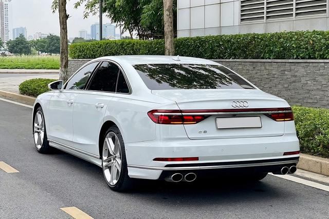 Từng có giá ngang siêu xe, ‘hàng độc’ Audi S8 mất 10 tỉ đồng sau 4 năm - Ảnh 3.