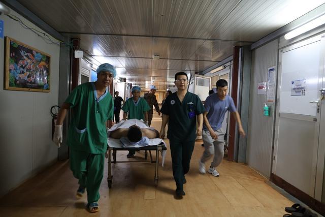 Bác sĩ Việt Nam nối gân gót chân cho sĩ quan Mông Cổ ở châu Phi- Ảnh 1. Bác sĩ Việt Nam nối gân gót chân cho sĩ quan Mông Cổ ở châu Phi- Ảnh 1.
