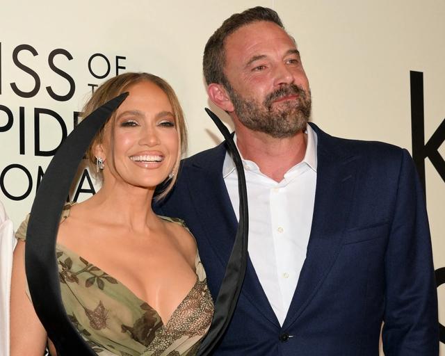 Jennifer Lopez và Ben Affleck 'thích nhau hơn khi không còn là vợ chồng' - Ảnh 3.
