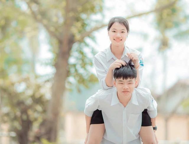 Cô dâu Hà Nội tổ chức thi tiếng Anh cho chú rể tại lễ cưới độc đáo - Ảnh 2.