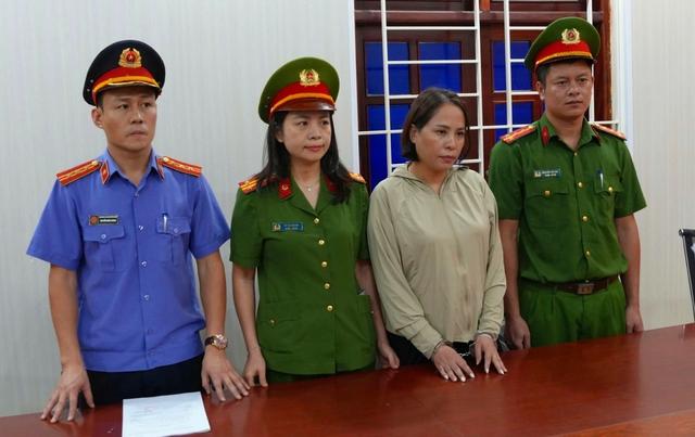 Khởi tố giám đốc sản xuất hàng triệu lít dầu ăn giả tại Nghệ An - Ảnh 1. Khởi tố giám đốc sản xuất hàng triệu lít dầu ăn giả tại Nghệ An - Ảnh 1.