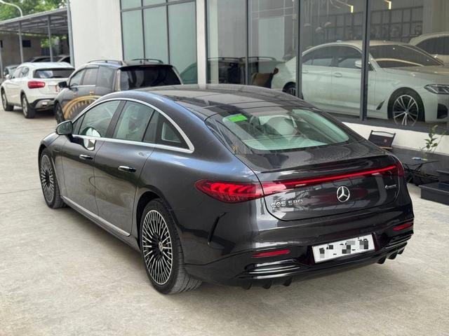 Xe điện Mercedes rớt giá 2,45 tỉ đồng sau khi lăn bánh 1.500 km - Ảnh 2.