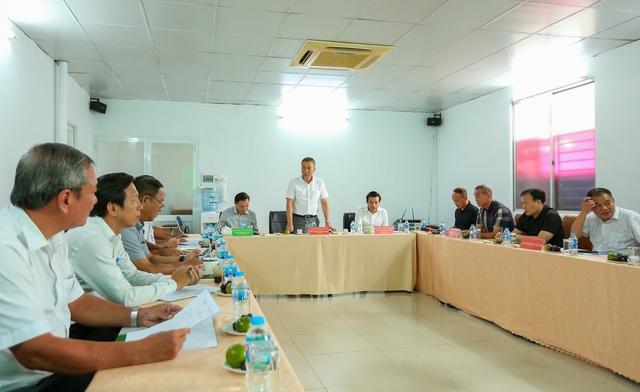 Ông Trần Quốc Tuấn làm việc với ông Trần Anh Tú: Bóng đá TP.HCM được khen ngợi- Ảnh 2.