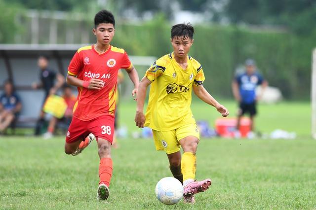 Lần đầu tiên bóng đá trẻ Việt Nam có giải 'mini V-League'- Ảnh 4. Lần đầu tiên bóng đá trẻ Việt Nam có giải 'mini V-League'- Ảnh 4.