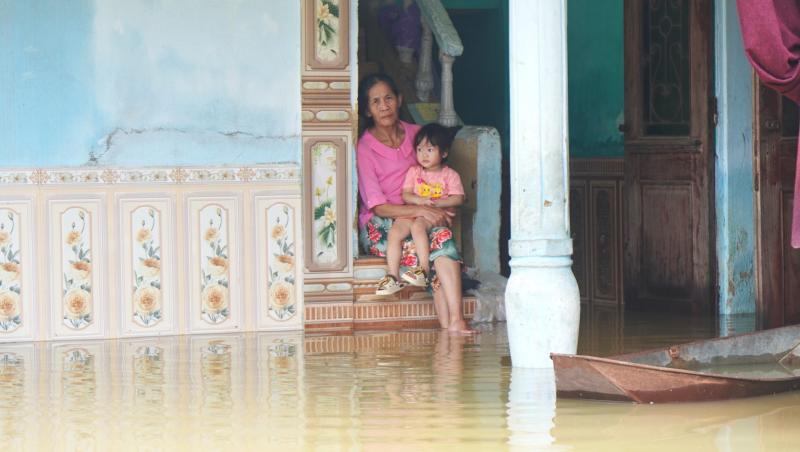 Hơn 15 . 000 Nhà dân ở thanh hóa chìm trong biển nước do mưa lũ - Ảnh 5. Hơn 15 . 000 Nhà dân ở thanh hóa chìm trong biển nước do mưa lũ - Ảnh 5.
