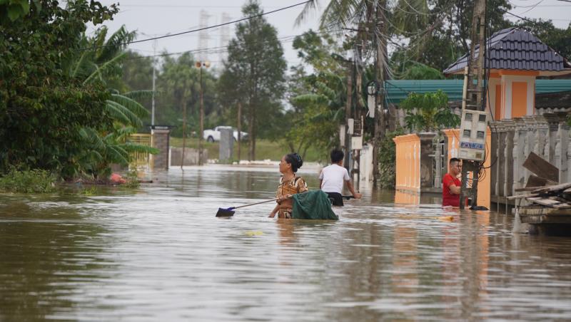 Hơn 15 . 000 Nhà dân ở thanh hóa chìm trong biển nước do mưa lũ - Ảnh 9. Hơn 15 . 000 Nhà dân ở thanh hóa chìm trong biển nước do mưa lũ - Ảnh 9.