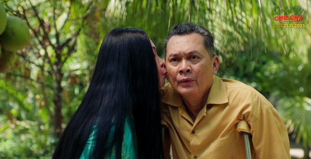NSƯT Hữu Châu 'giật mình' vì nụ hôn của NSND Hồng Vân trong phim mới  - Ảnh 2.