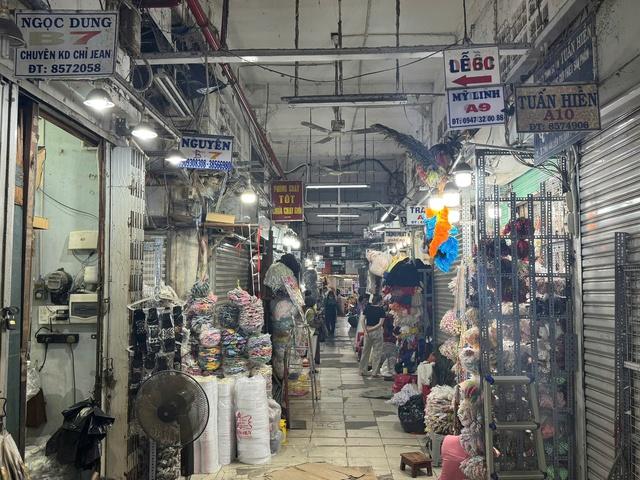 Đời chợ ở TP.HCM: Ai giữ lại một thời chợ?- Ảnh 4. Đời chợ ở TP.HCM: Ai giữ lại một thời chợ?- Ảnh 4.