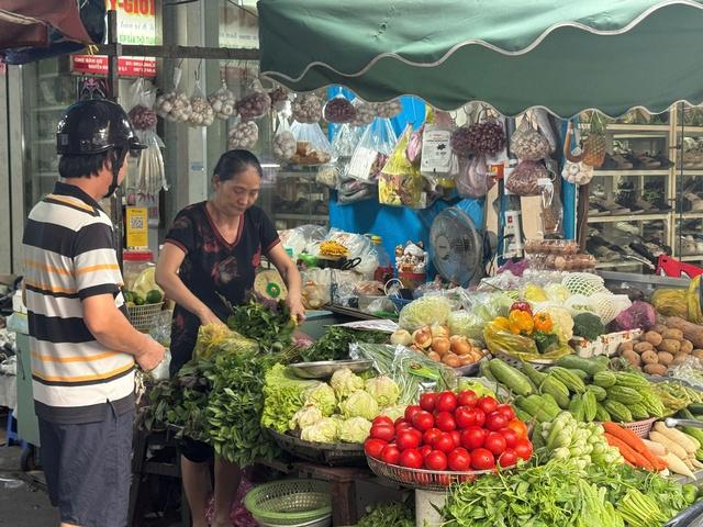 Đời chợ ở TP.HCM: Ai giữ lại một thời chợ?- Ảnh 1. Đời chợ ở TP.HCM: Ai giữ lại một thời chợ?- Ảnh 1.
