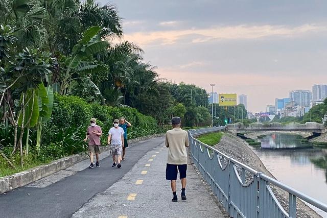 Tuyến đường xe đạp đầu tiên ở Hà Nội: Vì sao vắng bóng người?- Ảnh 2.