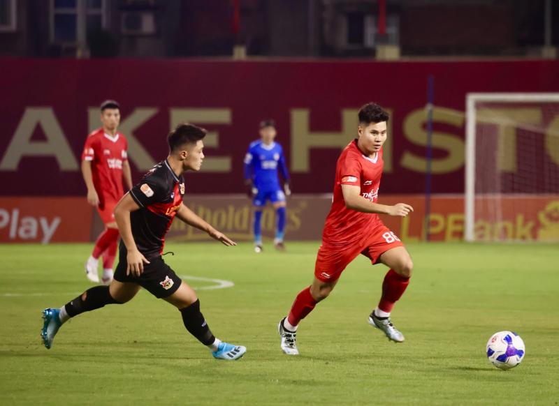 Bảng xếp hạng V-League mới nhất: Bắt đầu tách tốp, HAGL lại đẩy Thanh Hóa xuống dưới đáy- Ảnh 3.