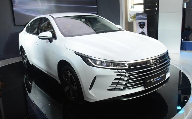 BYD Seal 5 chốt giá 696 triệu, sedan hạng hạng C đầu tiên dùng công nghệ PHEV - Ảnh 1.