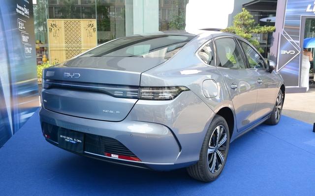 BYD Seal 5 chốt giá 696 triệu, sedan hạng hạng C đầu tiên dùng công nghệ PHEV - Ảnh 4.