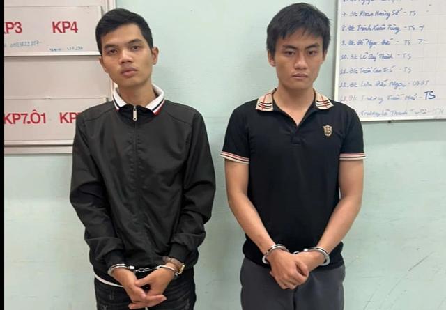 Đồng Nai: Bắt 2 nghi can cướp xe máy, điện thoại của học sinh - Ảnh 1.