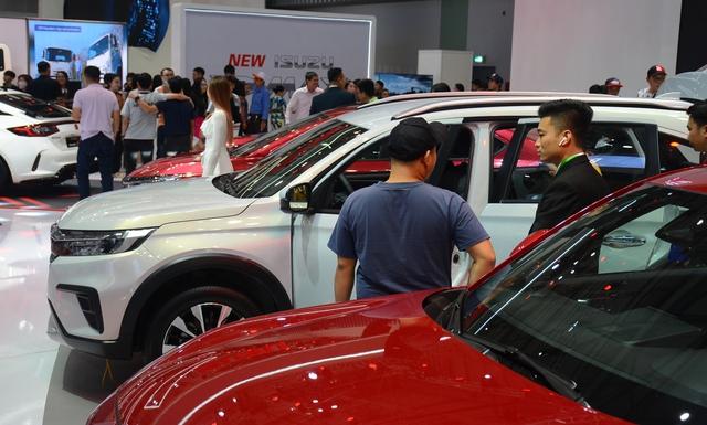 Xe MPV dưới 700 triệu tại Việt Nam ồ ạt giảm giá bán - Ảnh 1.