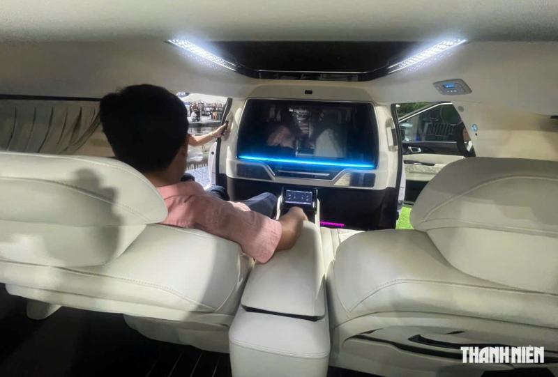 Kia Carnival 2025 thêm bản 'xe chủ tịch' 4 chỗ ngồi, có vách ngăn với khoang lái - Ảnh 11.
