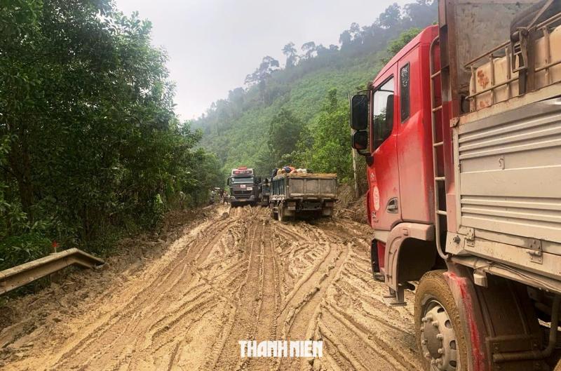 Cận cảnh con đường 'đau khổ' nhất Đà Nẵng khiến người dân, cánh tài xế 'rùng mình' - Ảnh 7.
