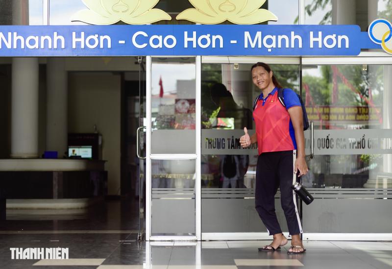 Cô gái khổng lồ cao hơn 2 m ở TP.HCM: 'Tôi phải sống cho chính mình' - Ảnh 12.