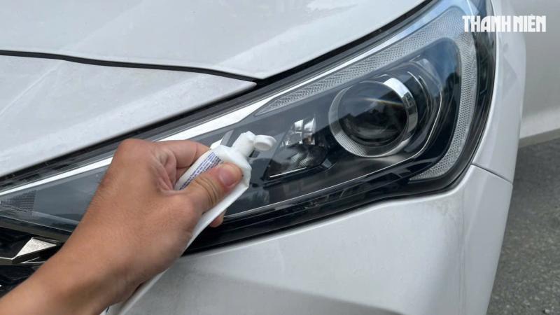 Thực hư việc làm sạch đèn pha ô tô bị ố vàng bằng kem đánh răng- Ảnh 3. Thực hư việc làm sạch đèn pha ô tô bị ố vàng bằng kem đánh răng- Ảnh 3.