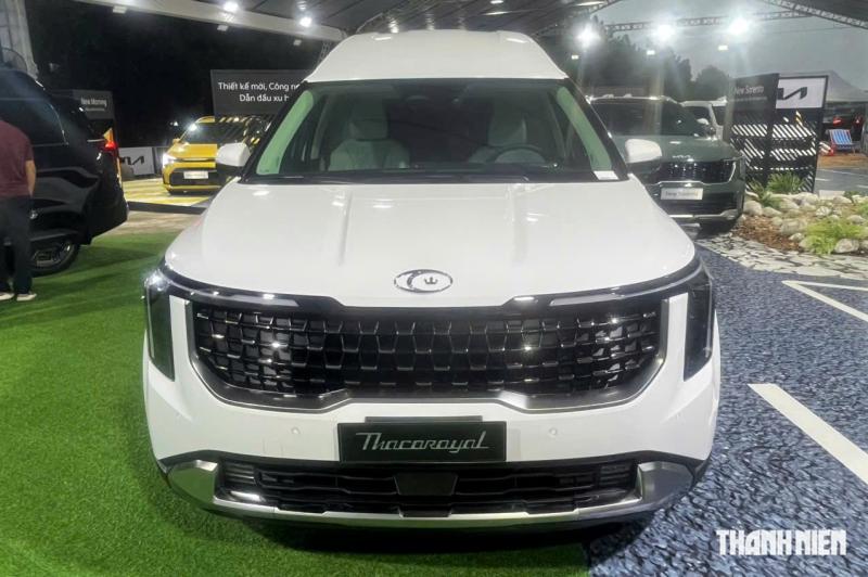 Kia Carnival 2025 thêm bản 'xe chủ tịch' 4 chỗ ngồi, có vách ngăn với khoang lái - Ảnh 3.
