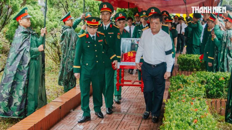 Truy điệu và an táng 34 hài cốt liệt sĩ tại quy tập tại P.Quảng Trị- Ảnh 8. Truy điệu và an táng 34 hài cốt liệt sĩ tại quy tập tại P.Quảng Trị- Ảnh 8.
