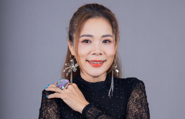 Cuộc sống của ca sĩ Mỹ Lệ ở tuổi 53 - Ảnh 1.