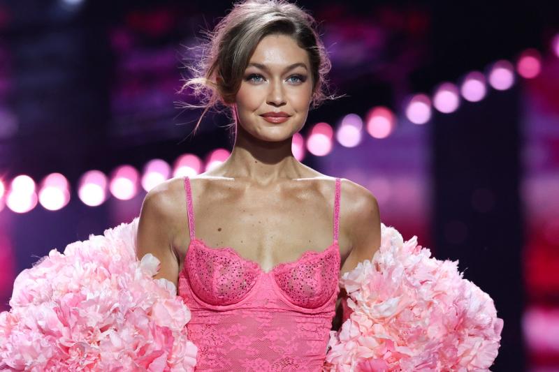 Jasmine Tookes khoe bụng bầu, Gigi Hadid, Alessandra Ambrosio… bốc lửa ở show Victoria's Secret 2025- Ảnh 4. Jasmine Tookes khoe bụng bầu, Gigi Hadid, Alessandra Ambrosio… bốc lửa ở show Victoria's Secret 2025- Ảnh 4.