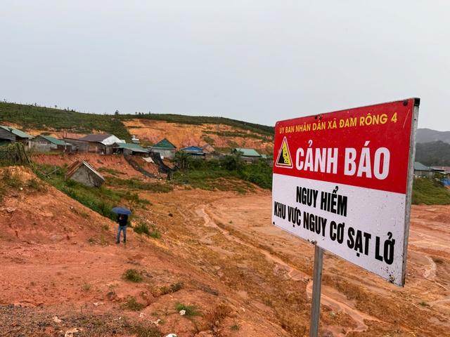 Sạt lở đất tại khu tái định cư ở Lâm Đồng: Ưu tiên bảo vệ dân - Ảnh 4. Sạt lở đất tại khu tái định cư ở Lâm Đồng: Ưu tiên bảo vệ dân - Ảnh 4.