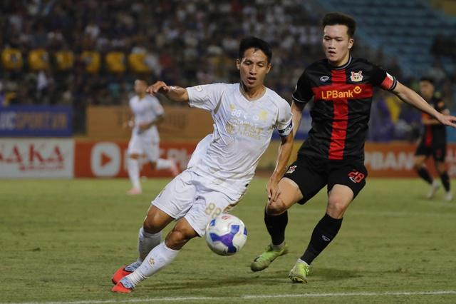 HLV Kewell đau xót ‘Hà Nội phải trả giá đắt’, HLV Ninh Bình 'Hoàng Đức hay như người ngoài hành tinh’- Ảnh 3.