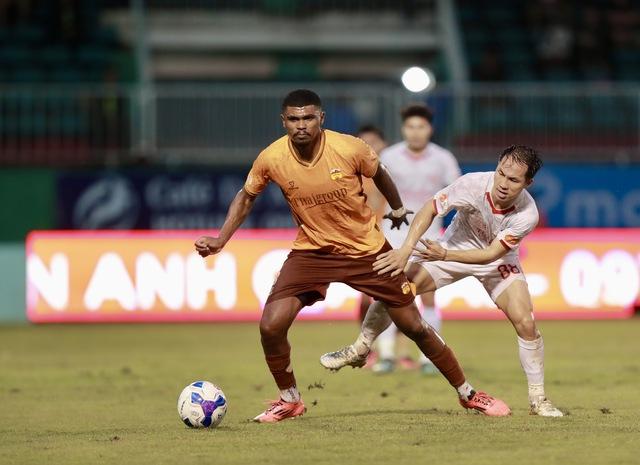 Đua trụ hạng V-League khốc liệt: HAGL và Thanh Hóa không từ bỏ, cựu vương lâm nguy- Ảnh 1. Đua trụ hạng V-League khốc liệt: HAGL và Thanh Hóa không từ bỏ, cựu vương lâm nguy- Ảnh 1.