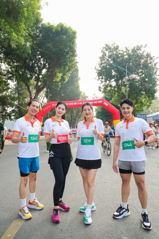 Hoa khôi Vũ Hương Giang tham gia giải chạy vì môi trường không thuốc lá - Ảnh 4.