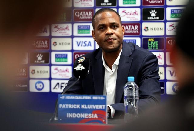 HLV Kluivert bỏ về Hà Lan không xin lỗi, nội bộ đội tuyển Indonesia rối loạn- Ảnh 1. HLV Kluivert bỏ về Hà Lan không xin lỗi, nội bộ đội tuyển Indonesia rối loạn- Ảnh 1.